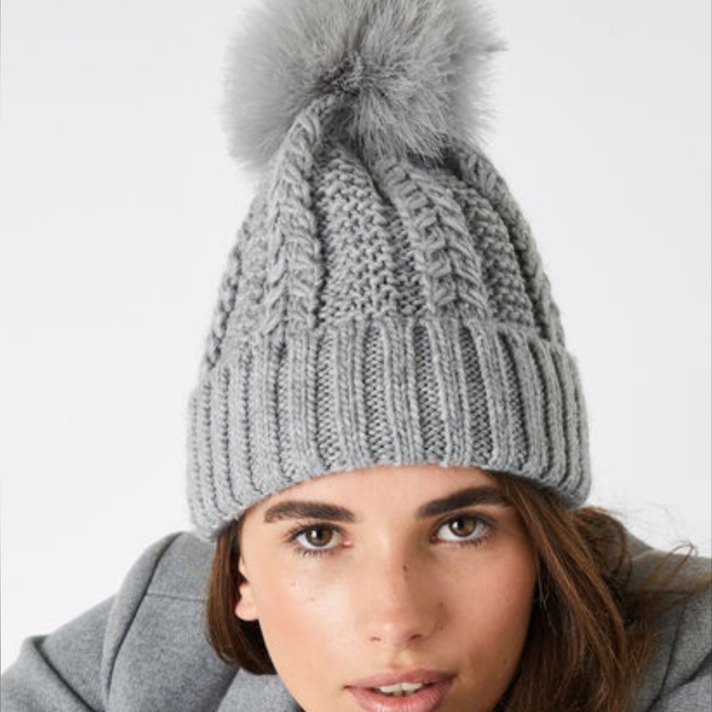 ANNABELLE Knit Chunky Cable Acrylic Real Fur Silver Fox Pom Pom Beanie Hat NWT
